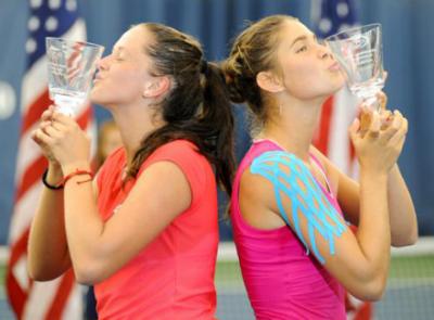 Александра Поспелова и Виктория Кузьмова чемпионки US Open 2015 в паре, среди юниоров