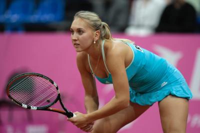 Елена Веснина побеждает Катерину Козлову в матче квалификации Miami Open