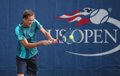 Даниил Медведев сильнее Евгения Донского на старте US Open