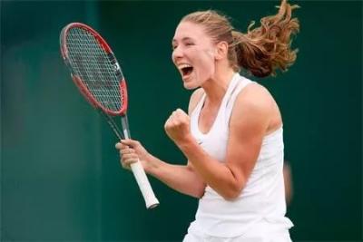 Екатерина Александрова сыграет с Каролиной Плишковой во втором круге Roland-Garros