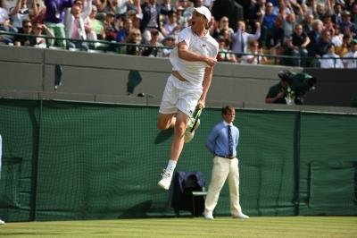 Сэм Куэрри в пяти сетах обыгрывает Энди Маррея в четвертьфинале Wimbledon