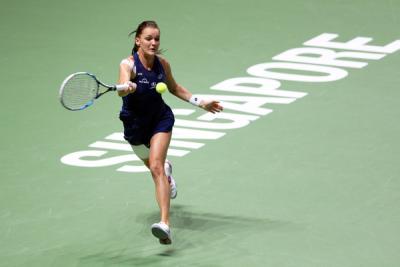 Агнешка Радваньска побеждает Симону Халеп на турнире в Сингапуре