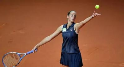Каролина Плишкова обыгрвапет Елену Остапенко в четвертьфинале Porsche Tennis Grand Prix