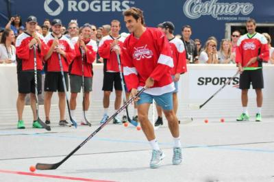 В Торонто теннисисты провели хоккейный матч против Торонто Мэйпл Лифс