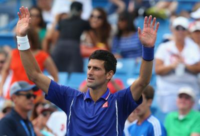 Новак Джокович обыгрывает Роджера Федерера в финале Western & Southern Open