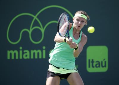 Люси Шафаржова без проблем переигрывает Айлу Томлянович на Miami Open