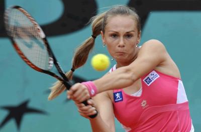 Магдалена Рыбарикова переигрывает Кристину Младенович на кортах WTA Elite Trophy