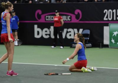 Каролина Плишкова и Барбора Стрыкова приносят победу сборной Чехии в матче с Румынией