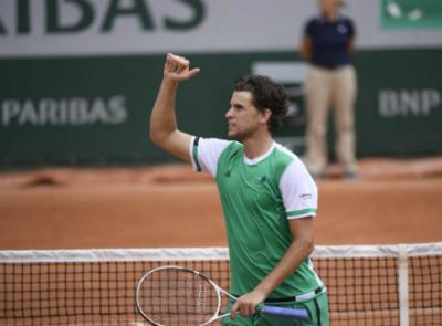 Доминик Тим вышел в 1/8 финала Roland Garros