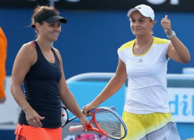 Австралийский дуэт Эшли Барти и Кейси Дельаква сыграют в финале женского парного Roland-Garros