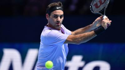 Роджер Федерер обыгрывает Александра Зверева на кортах Nitto ATP Finals