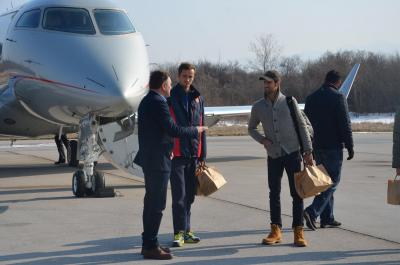 Новак Джокович прибыл в Ниш на своём самолёте вместе с Даниилом Медведевым