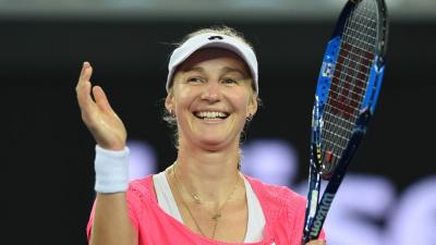 Екатерина Макарова переигрывает Роберту Винчи на турнире в Истбурне