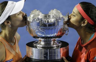 Мартина Хингис и Сания Мирза чемпионки Australian Open в парном разряде